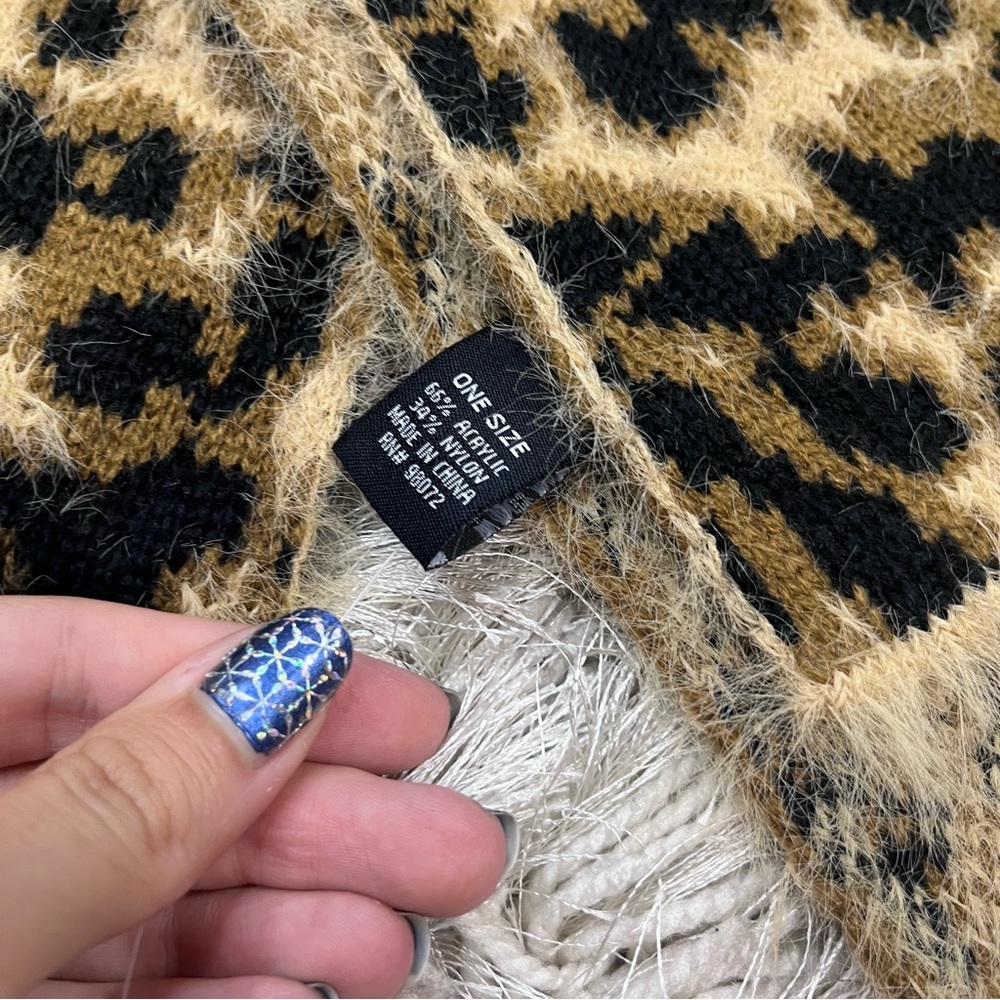 -💙2/$40💙NWT DKNY Leopard Printed Eyelash Fuzzy Knit Scarf - Picture 13 of 16